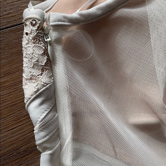 Form fitting midi dress - Picture 6 of 16